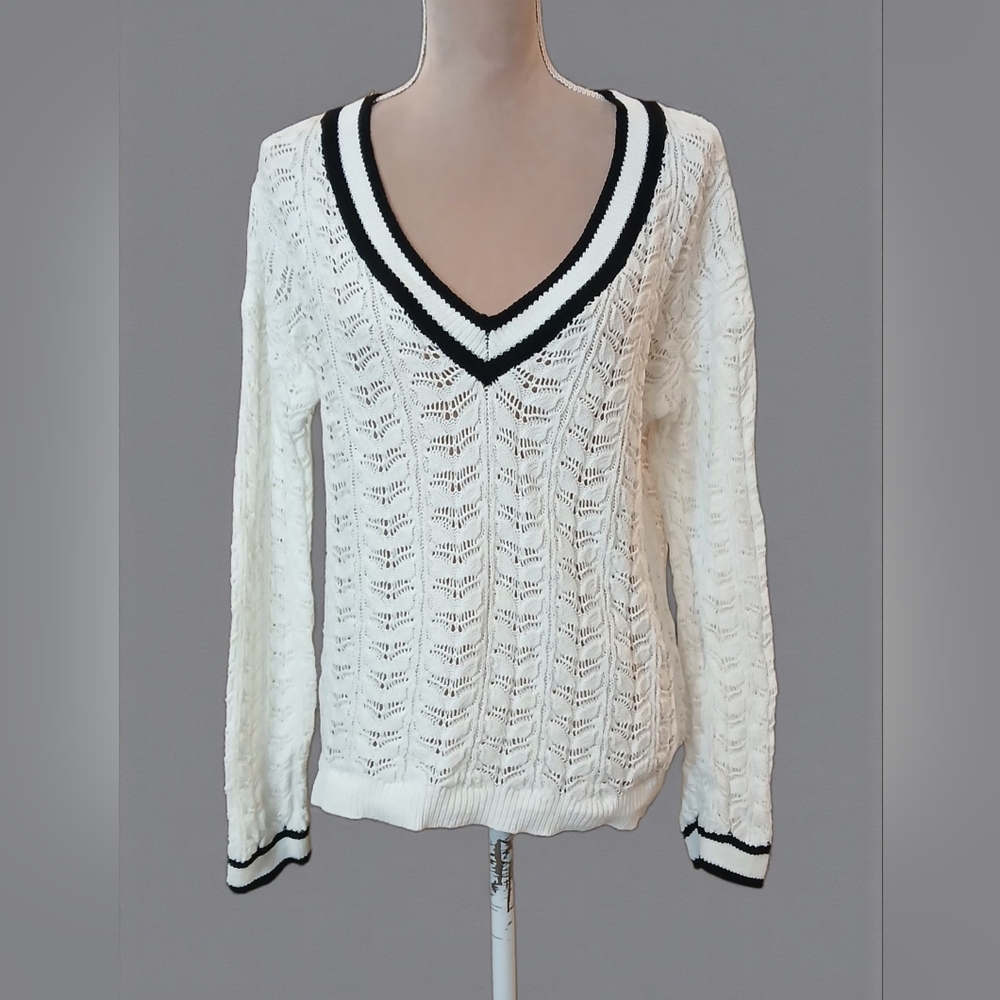 Flat White Womans Lacey‎ Knit Striped Vneck Sweater Large Academia Black White